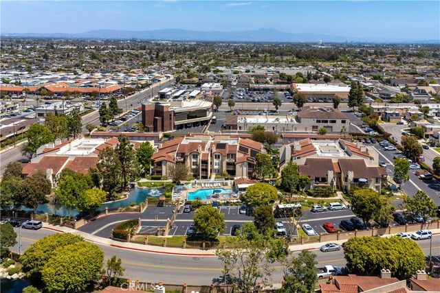 16581 Grunion 107, Huntington Beach, CA 92649