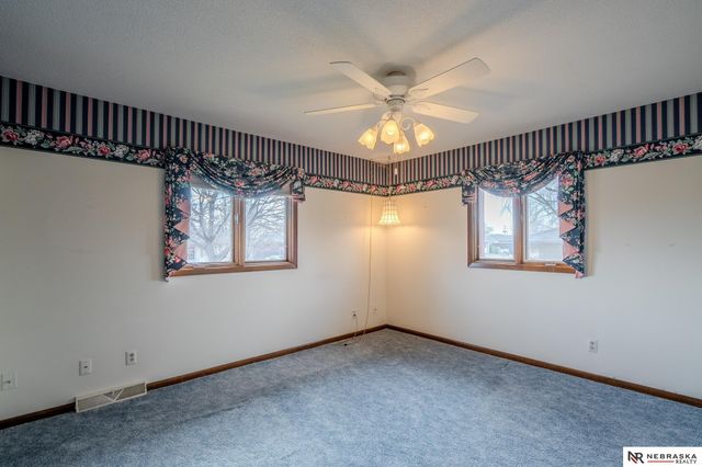 121 S William Avenue, Fremont, NE 68025