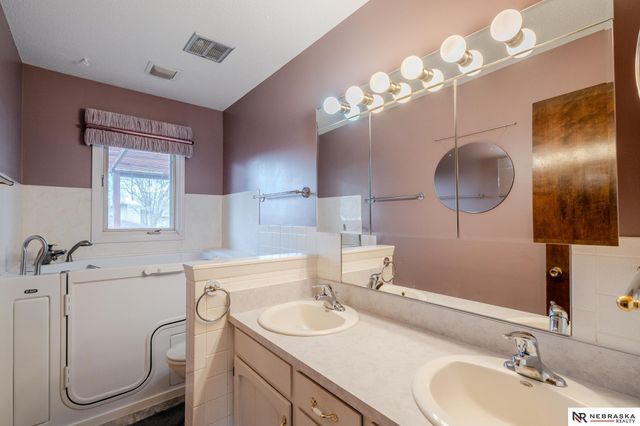 121 S William Avenue, Fremont, NE 68025