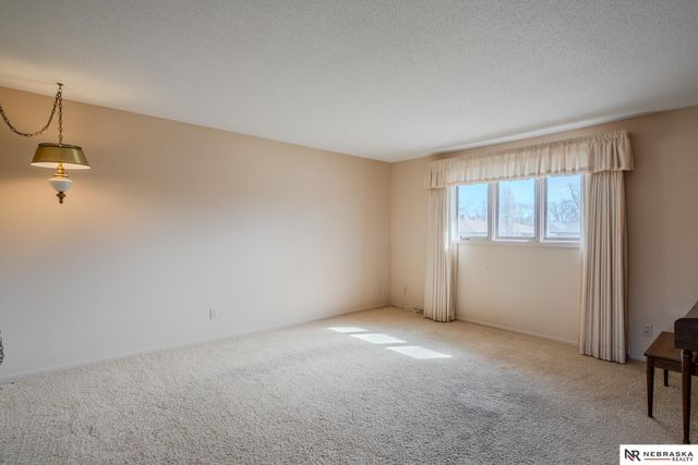 121 S William Avenue, Fremont, NE 68025