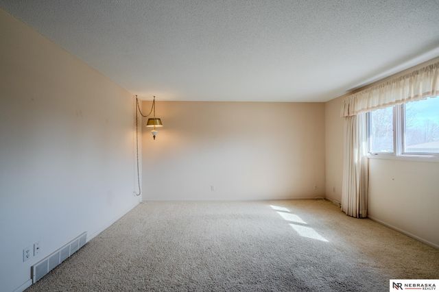 121 S William Avenue, Fremont, NE 68025