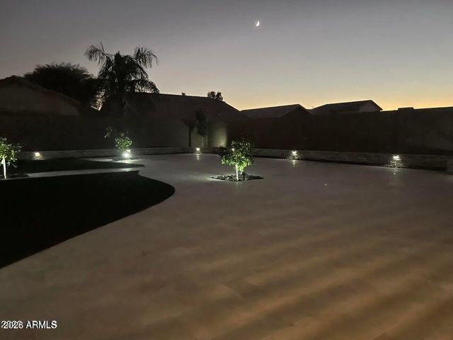 9115 W GLENROSA Avenue, Phoenix, AZ 85037