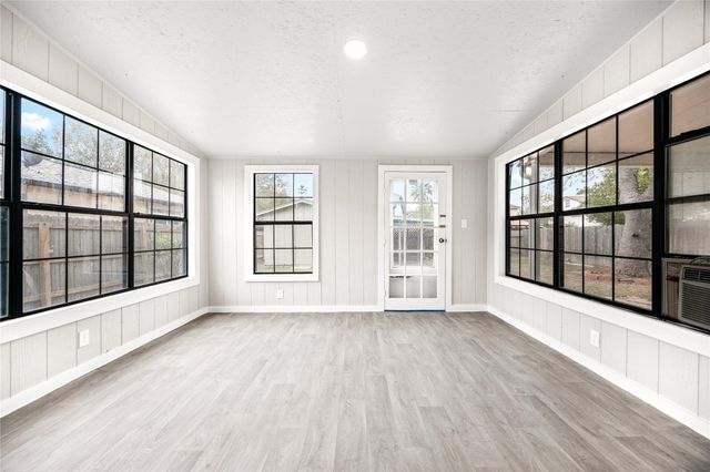 1915 Leander, San Antonio, TX 78251