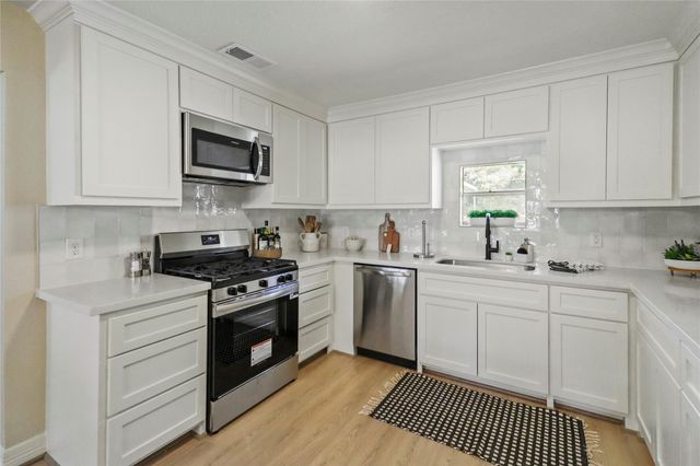 307 Avenue G, Brazoria, TX 77422