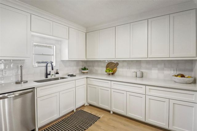 307 Avenue G, Brazoria, TX 77422