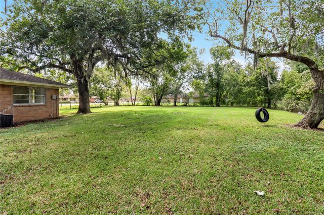 307 Avenue G, Brazoria, TX 77422