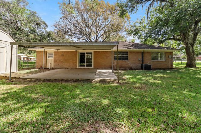 307 Avenue G, Brazoria, TX 77422