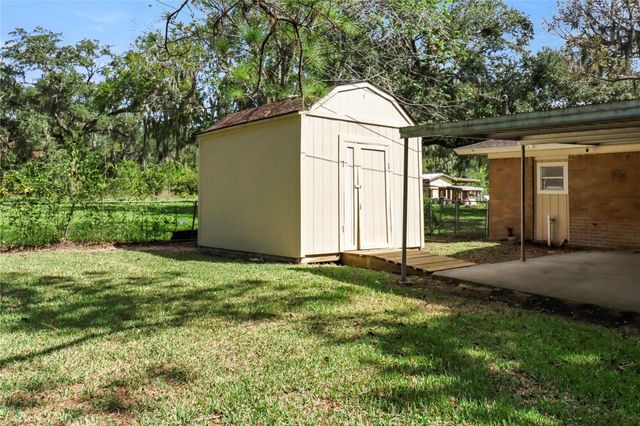 307 Avenue G, Brazoria, TX 77422