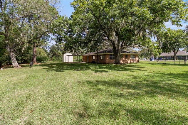 307 Avenue G, Brazoria, TX 77422