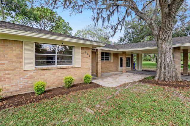 307 Avenue G, Brazoria, TX 77422
