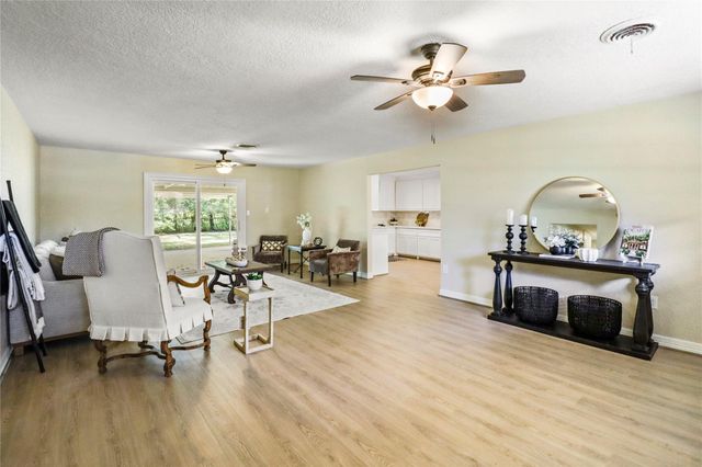 307 Avenue G, Brazoria, TX 77422