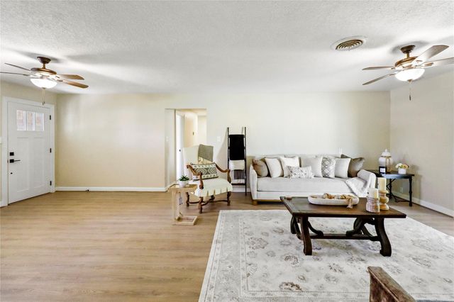 307 Avenue G, Brazoria, TX 77422