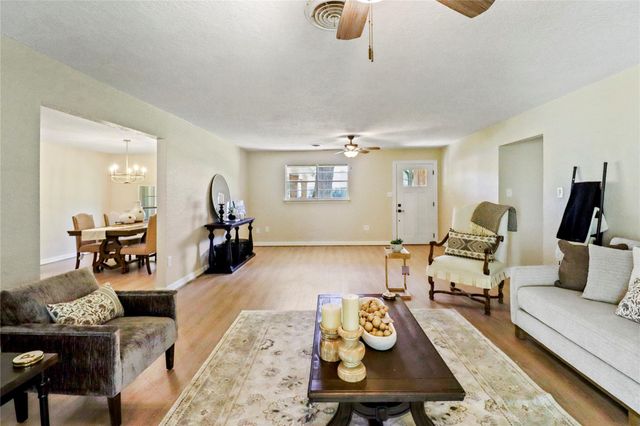 307 Avenue G, Brazoria, TX 77422