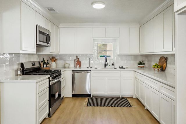 307 Avenue G, Brazoria, TX 77422