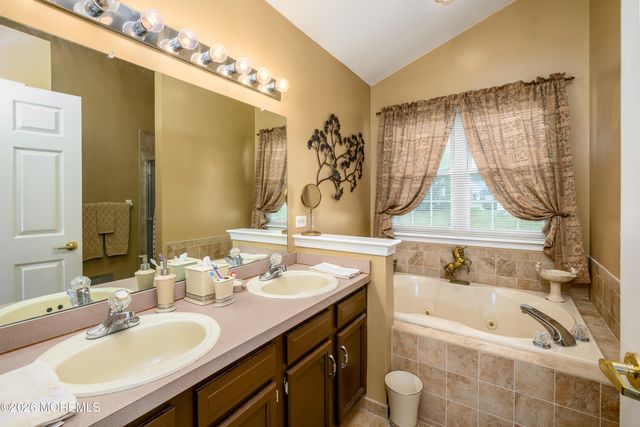12 Rumford Court, Jackson, NJ 08527