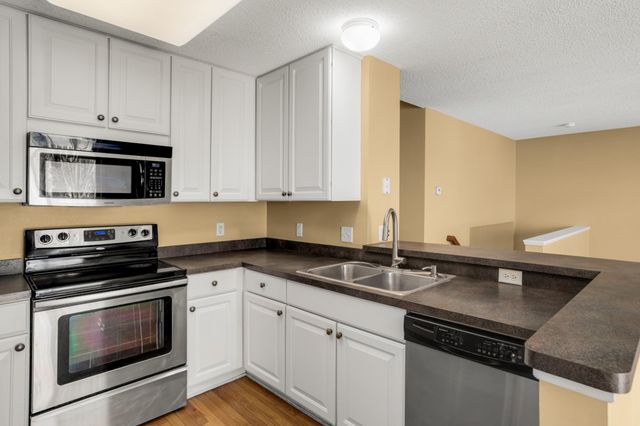 2209 St Johns Place, Woodbury, MN 55129