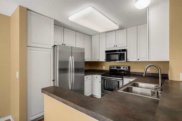 2209 St Johns Place, Woodbury, MN 55129