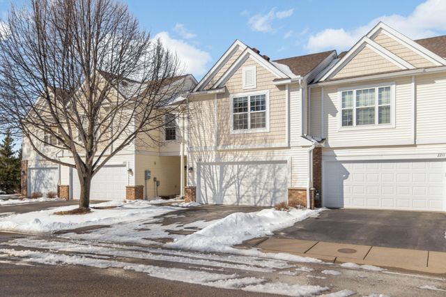 2209 St Johns Place, Woodbury, MN 55129