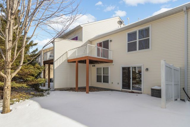 2209 St Johns Place, Woodbury, MN 55129