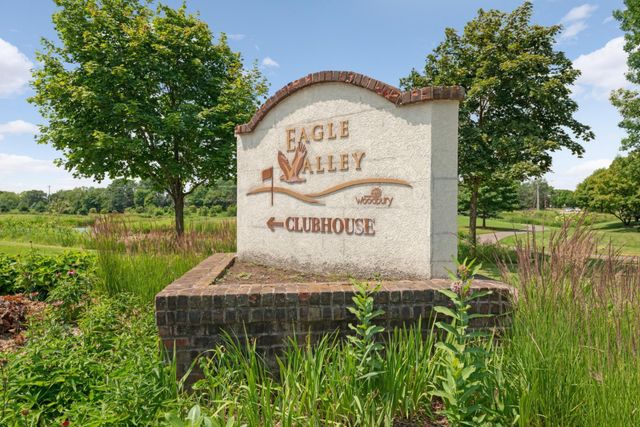 2209 St Johns Place, Woodbury, MN 55129