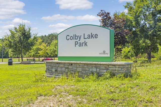 2209 St Johns Place, Woodbury, MN 55129