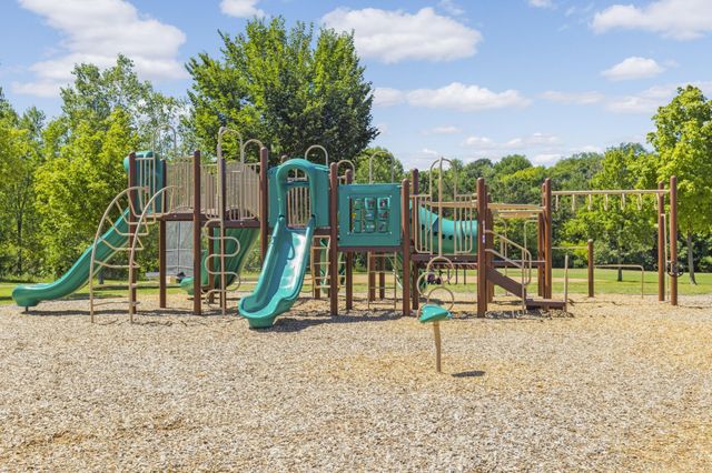 2209 St Johns Place, Woodbury, MN 55129