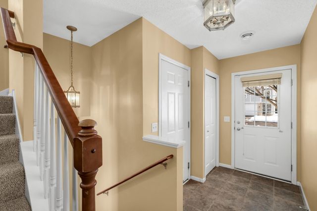 2209 St Johns Place, Woodbury, MN 55129