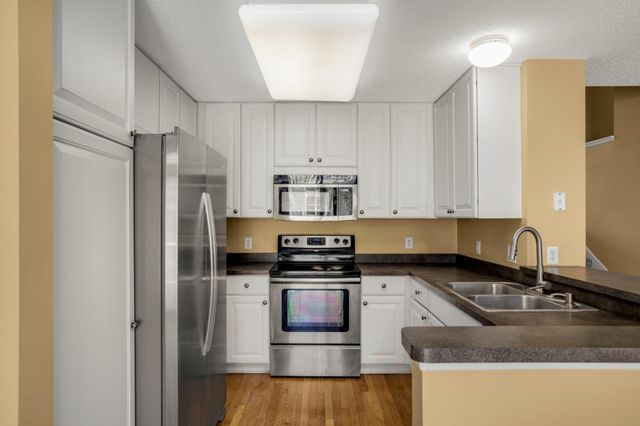 2209 St Johns Place, Woodbury, MN 55129