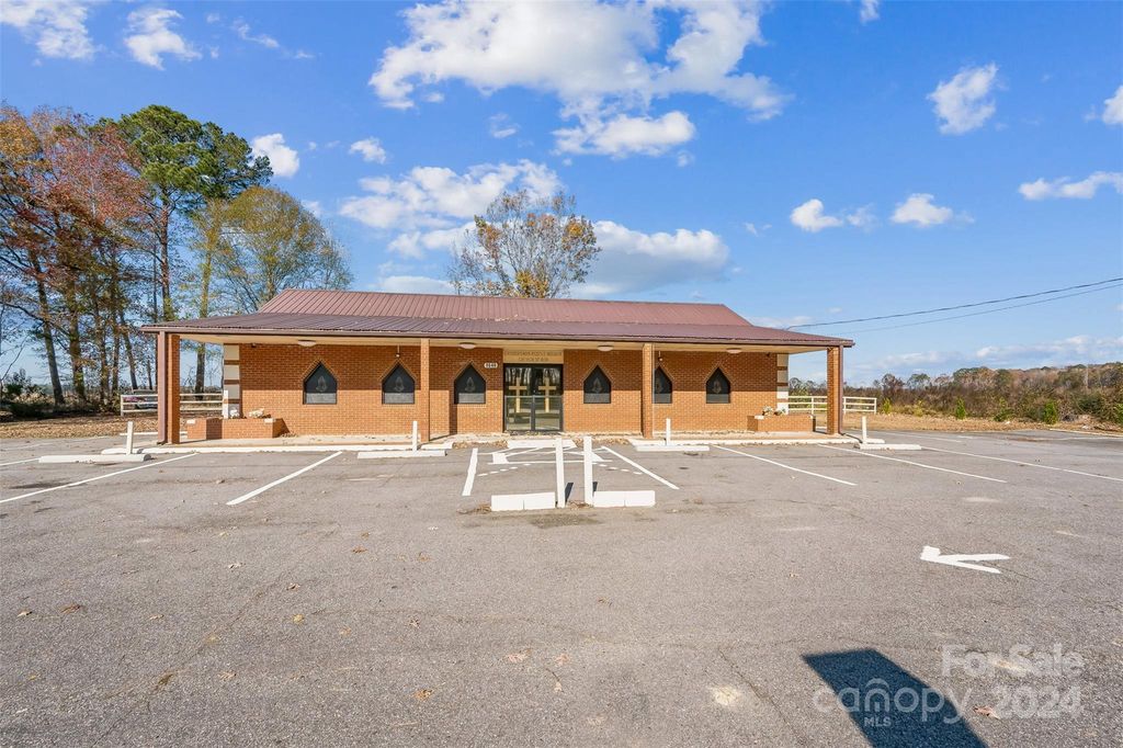 1040 Us hwy 13 South, Windsor, NC 27983