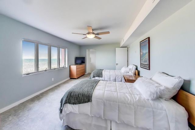 250 W Lake Front Drive W, Beverly Shores, IN 46301