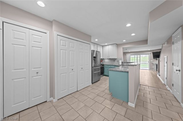 6755 Quarrystone Lane, Middleburg Heights, OH 44130