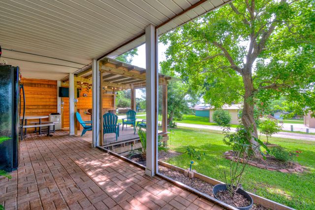 20 Clearview Street, Point Blank, TX 77364