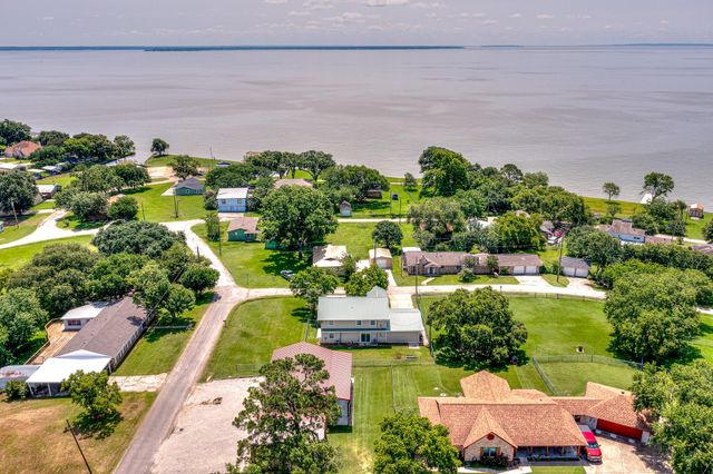 20 Clearview Street, Point Blank, TX 77364
