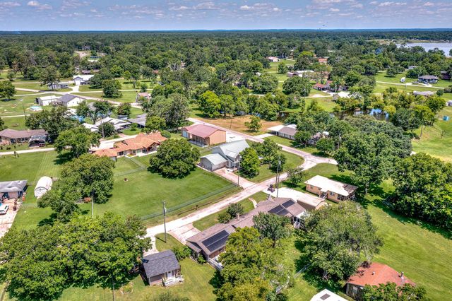 20 Clearview Street, Point Blank, TX 77364