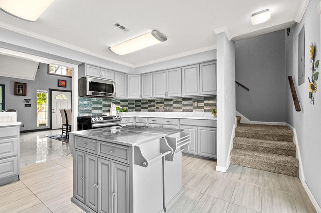 20 Clearview Street, Point Blank, TX 77364