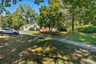 935 Spring Avenue, St Charles, MO 63301