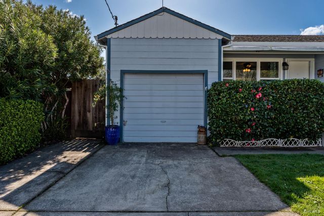 187 Magnolia St, Ukiah, CA 95482