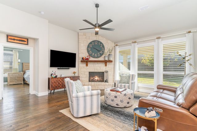 1731 Upland, Waxahachie, TX 75165