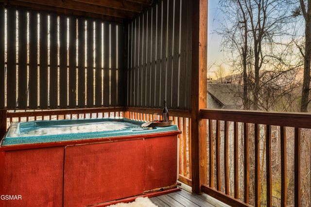 1167 Upper Alpine Way, Gatlinburg, TN 37738