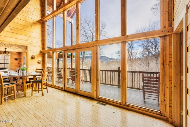 1167 Upper Alpine Way, Gatlinburg, TN 37738