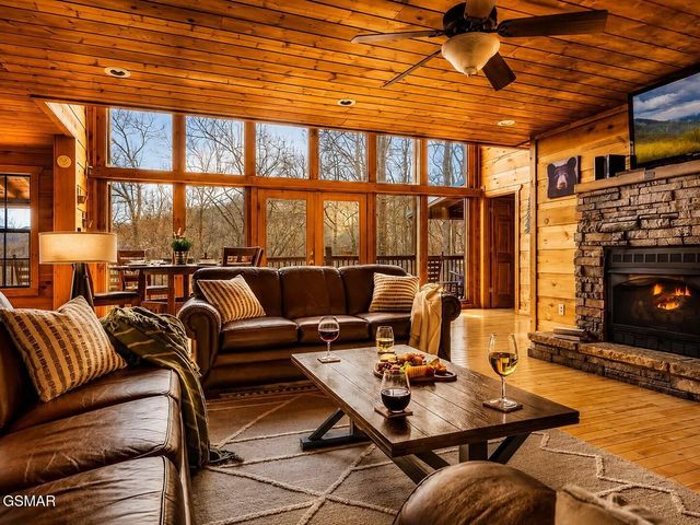 1167 Upper Alpine Way, Gatlinburg, TN 37738