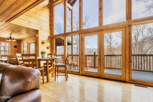1167 Upper Alpine Way, Gatlinburg, TN 37738