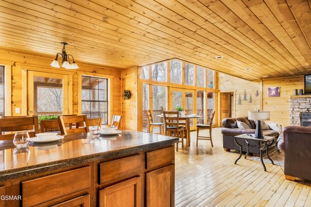 1167 Upper Alpine Way, Gatlinburg, TN 37738