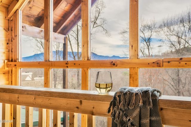 1167 Upper Alpine Way, Gatlinburg, TN 37738