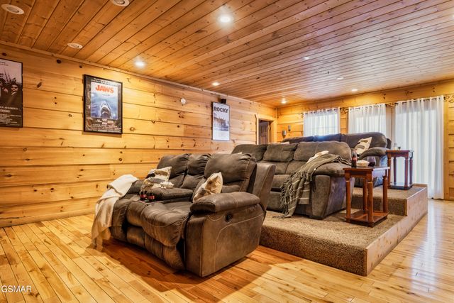 1167 Upper Alpine Way, Gatlinburg, TN 37738