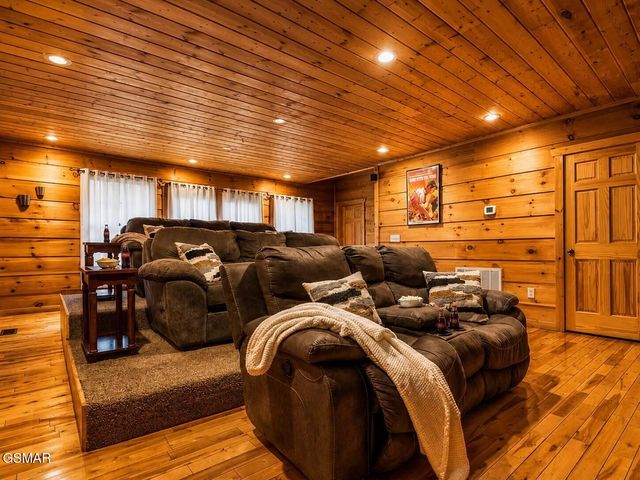 1167 Upper Alpine Way, Gatlinburg, TN 37738