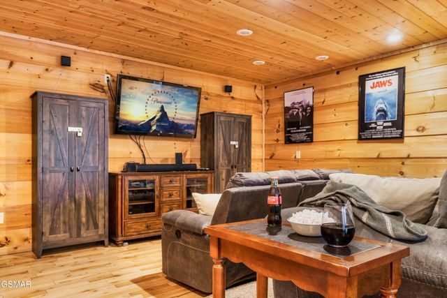 1167 Upper Alpine Way, Gatlinburg, TN 37738