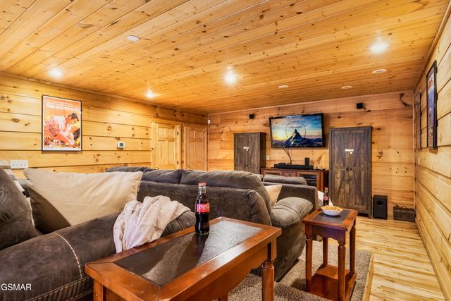 1167 Upper Alpine Way, Gatlinburg, TN 37738