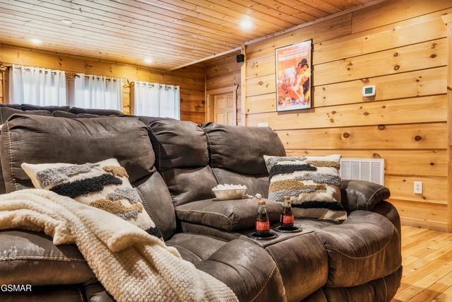 1167 Upper Alpine Way, Gatlinburg, TN 37738