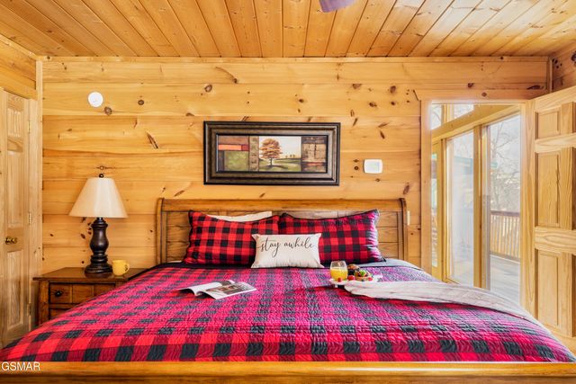 1167 Upper Alpine Way, Gatlinburg, TN 37738